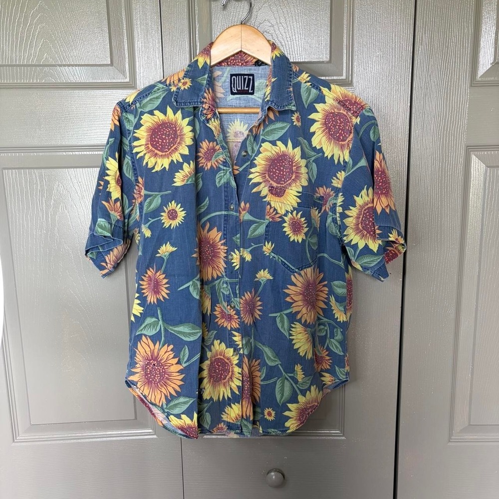 Quizz floral button up  Size L quizz NYC sunflower button up preppy summer